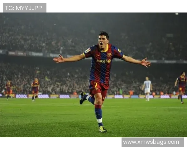 足球史上三大传奇巨星的辉煌足迹与永恒影响解析